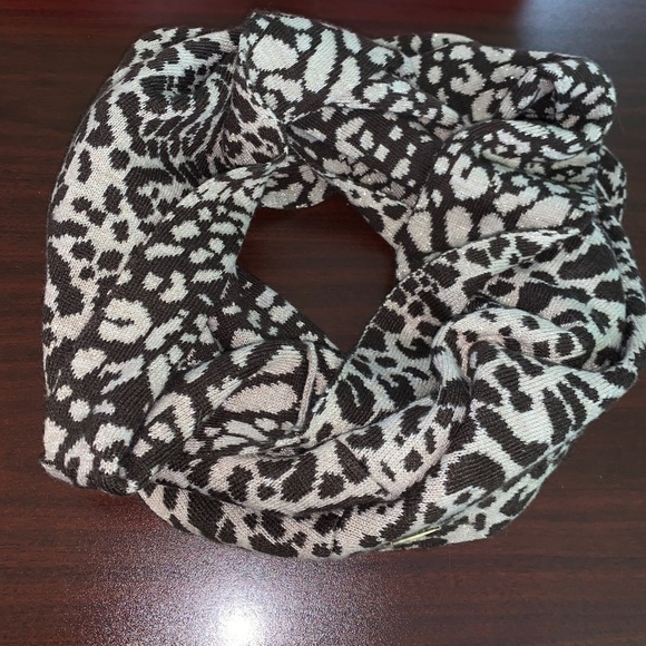 Calvin Klein Infinity Scarf - Picture 2 of 5